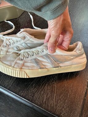 Gola Cream and Silver Low-Top Canvas Sneakers